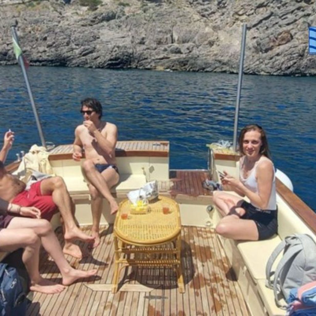 Noleggio Barca per Capri: scopri spiagge segrete e mare cristallino Noleggio Barca per Capri: scopri spiagge segrete e mare cristallino