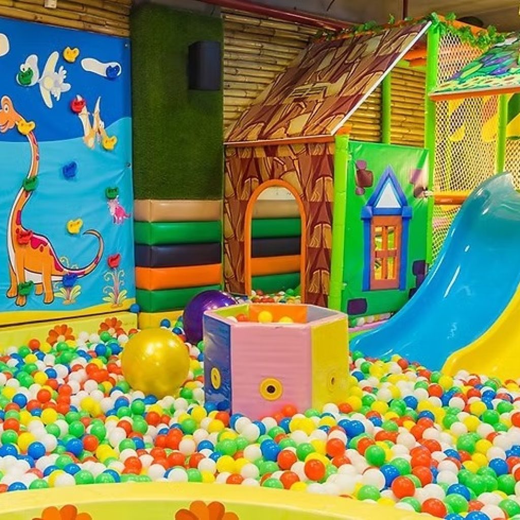 Engaging Indoor Outings for Daycare Groups in Quebec