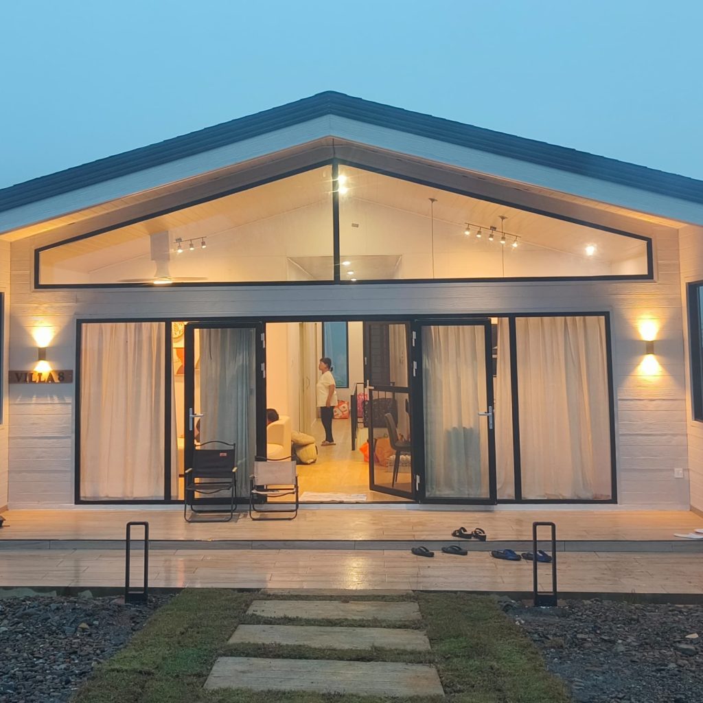 Relaxing Retreat in Sabah: Versatile Family Village & Mountain Views