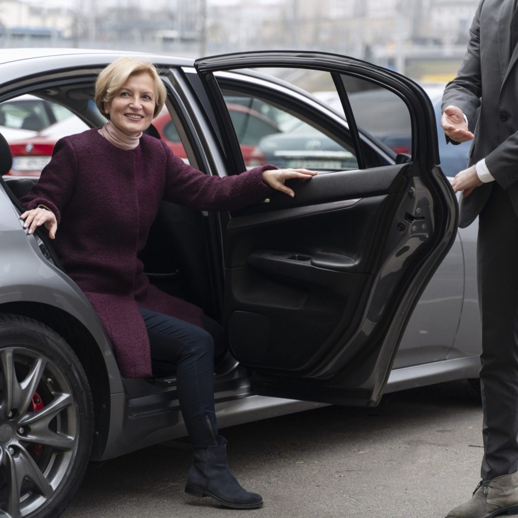 Executive Chauffeur Services for Luxury Travel and Comfort