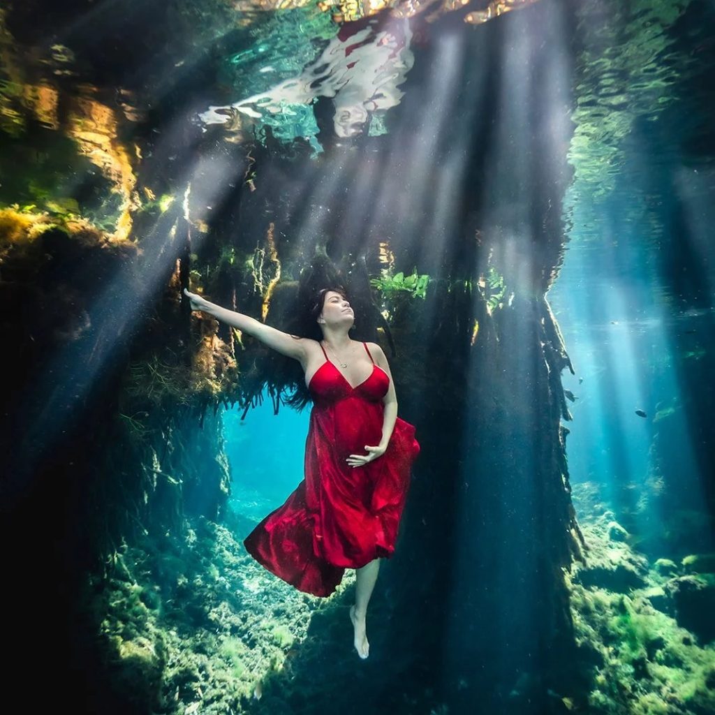 Romantic Deep-Sea Moments: An Unforgettable Couple Photo Session