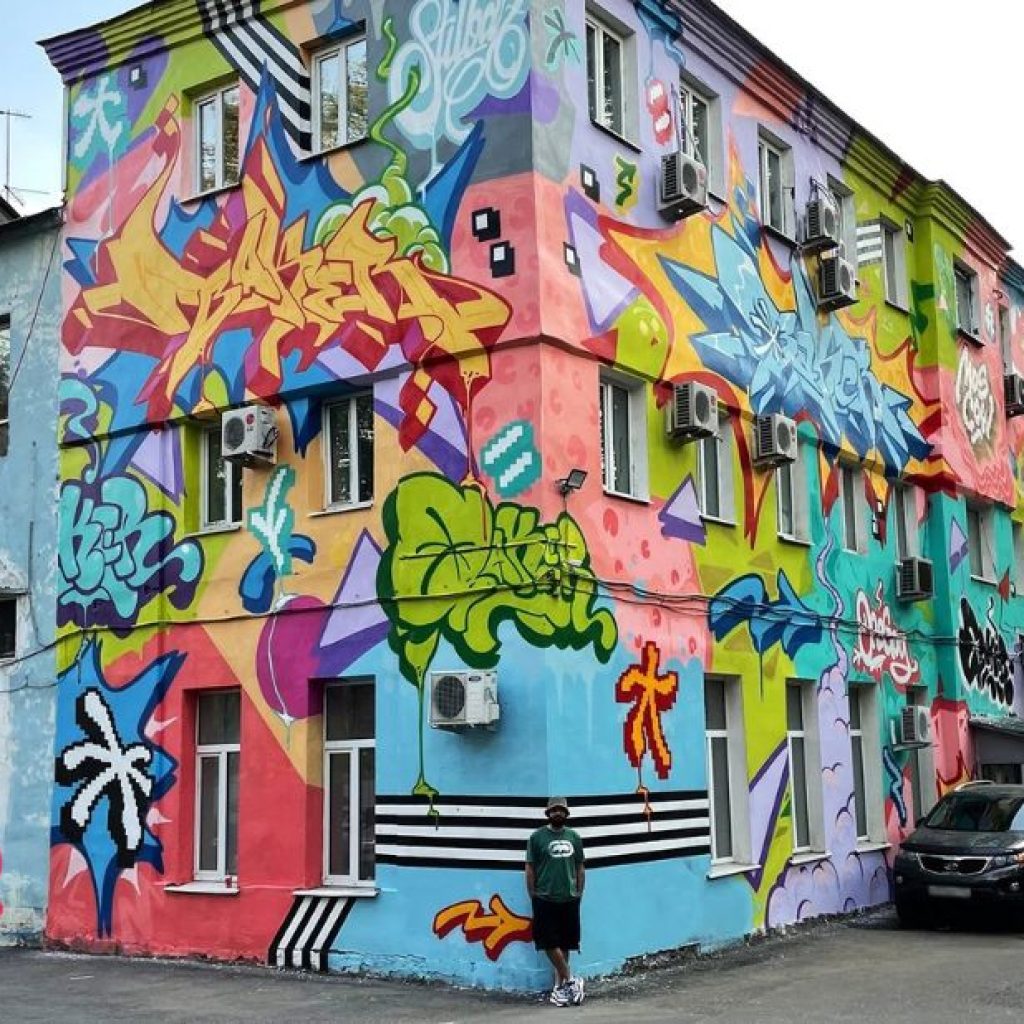 Create bold street art vibes with premium spray brush sets