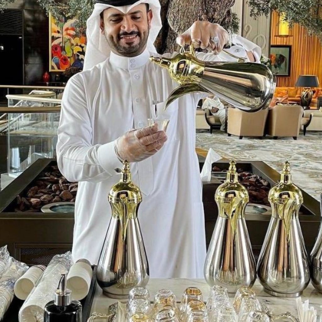 استمتع بتجربة قهوة عربية فاخرة مع خدمة متكاملة للمناسبات