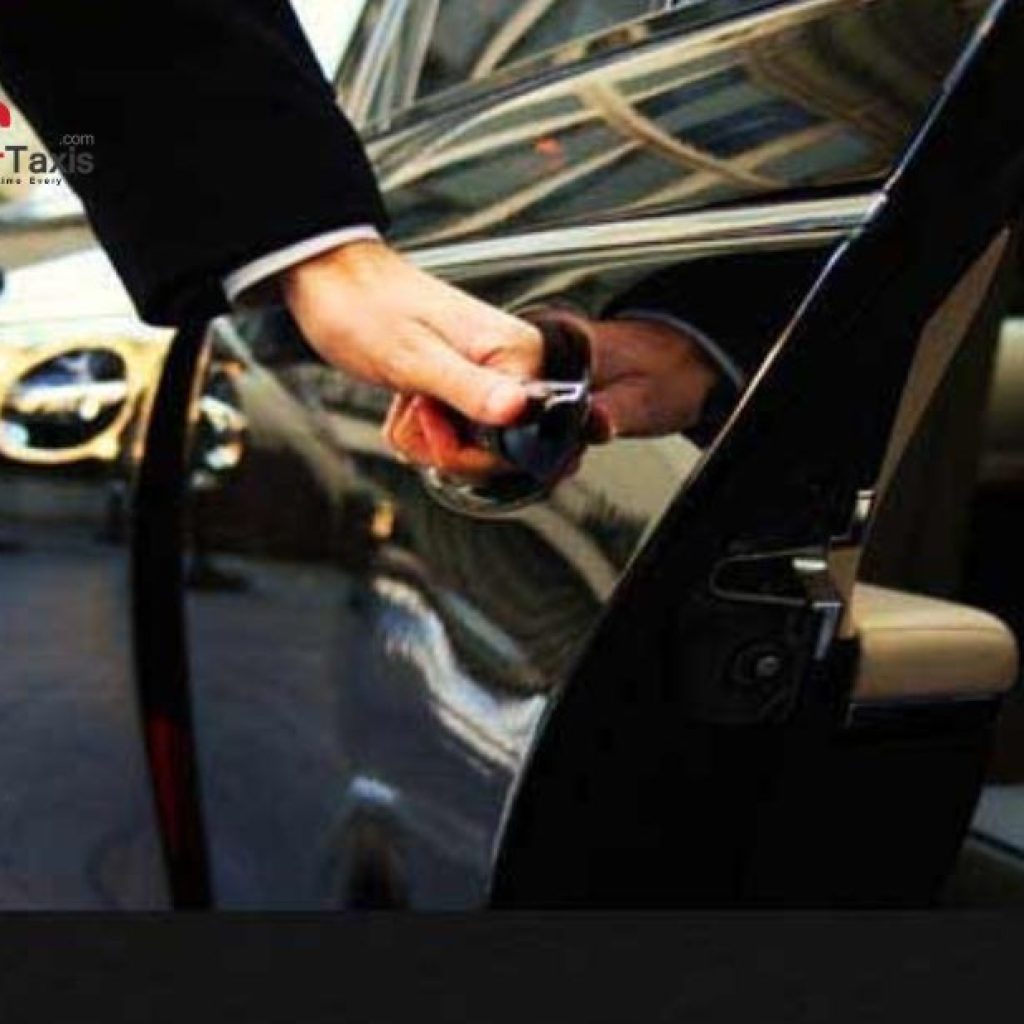 Explore Gloucester in Comfort: Private Minibus Hire for Your Tour