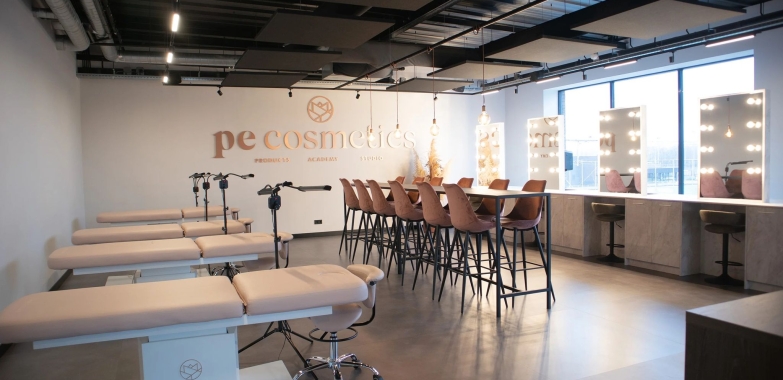 Vergelijking brow lamination en servicekeuze voor salons